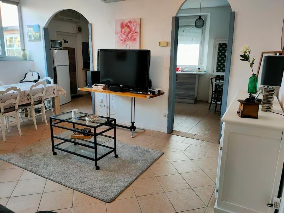Villecomtal-Sur-Arros Meuble 3 Etoiles Dans Un Petit Village Du Gers מראה חיצוני תמונה