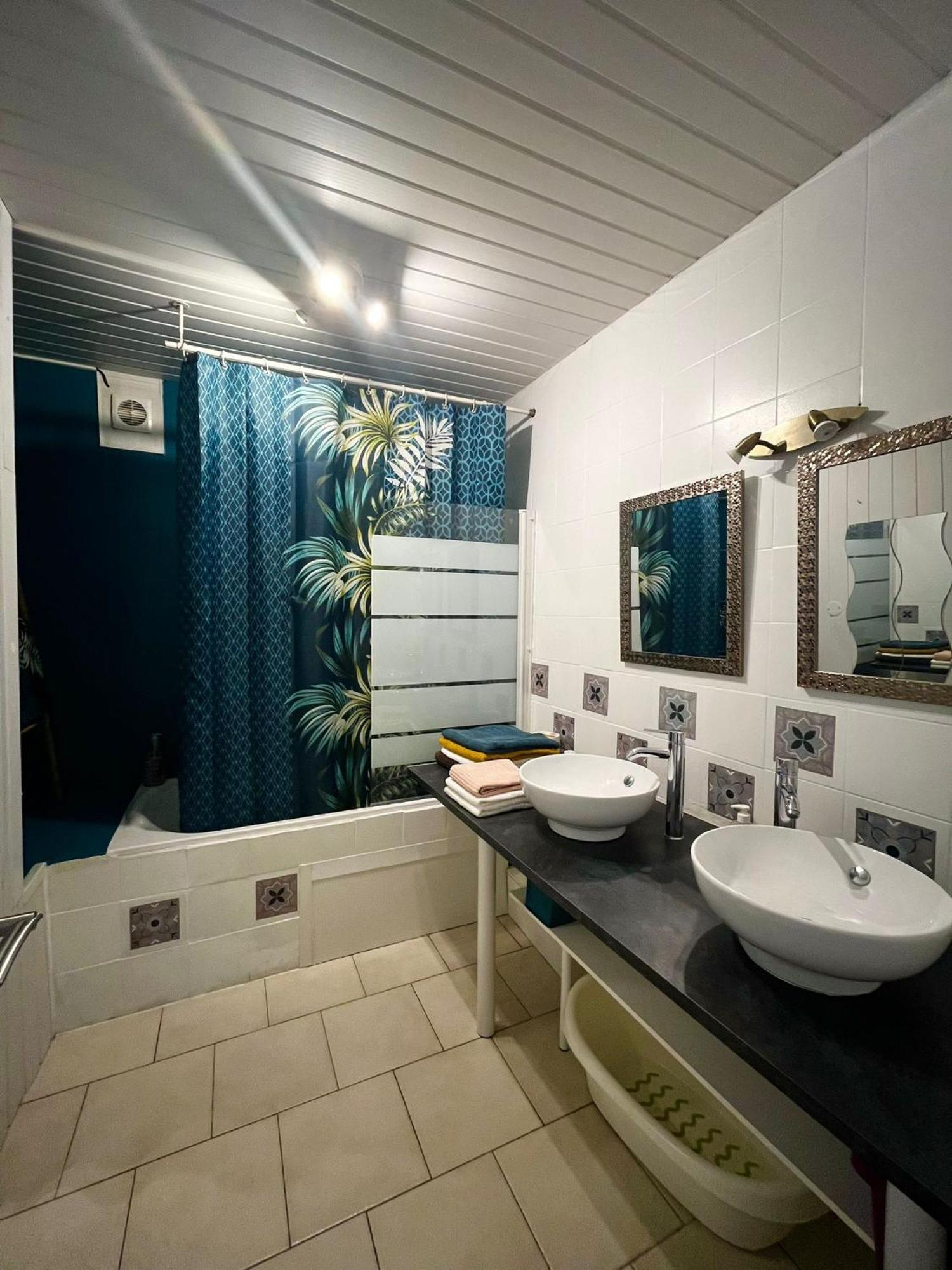 Villecomtal-Sur-Arros Meuble 3 Etoiles Dans Un Petit Village Du Gers מראה חיצוני תמונה